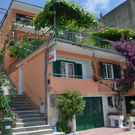 Dubravka Podgora (Split-Dalmatia)